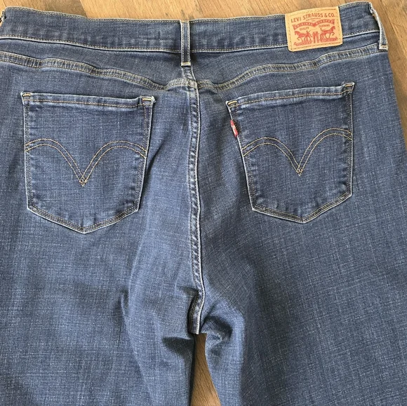 Levi Jeans classic cut women's size 16 Med Blue - Picture 13 of 14